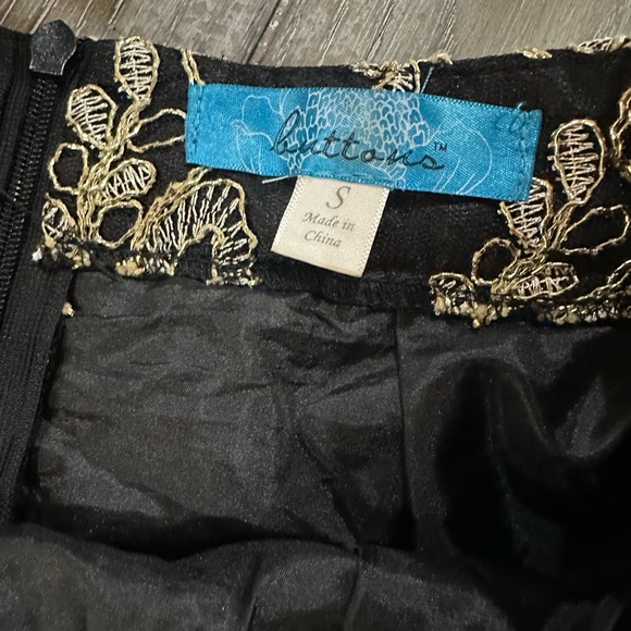 Buttons Skirt - Picture 6 of 10